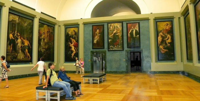 1280px-LOUVRE_Museum_(Hall_Maria_de_Medici_-_24_paintings_by_Rubens),_Paris
